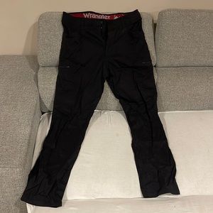 Wrangler men’s outdoor pants with side pockets with zipper size 34/32